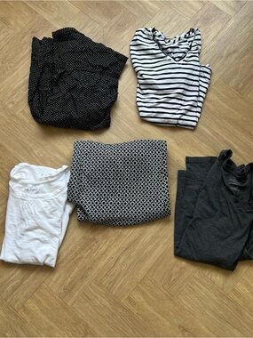 lot of 5 women’s Tshirt And Pant Various Brand Banana Republic, Lands End Size S